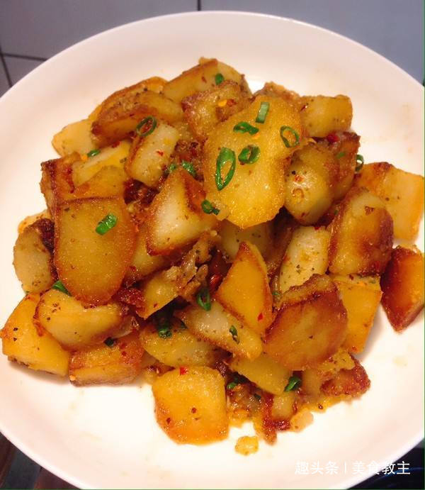 超火的土豆做法,简单一做,香辣美味,外酥里嫩,吃一口就忘不了