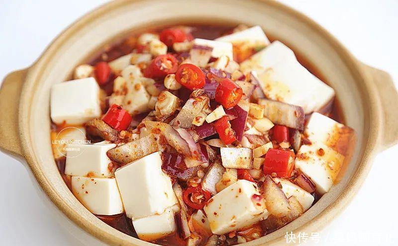 洋葱|豆腐不用炒，浇上料汁直接炖，滑嫩入味，几分钟就做好了
