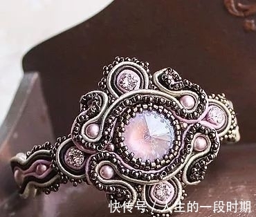 蛇腹线 款式各不相同,蛇腹线手工饰品展示了独特的美