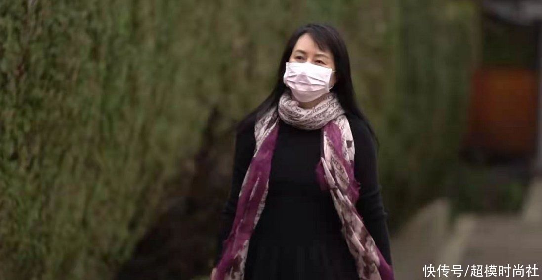 48岁孟晚舟新发型太减龄了！穿针织蓬蓬裙娇俏可爱，重现少女感