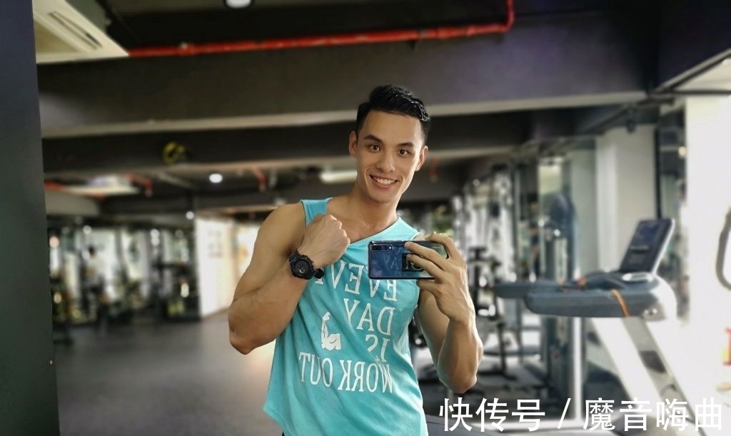 广州大学|爱健身的90后体育生精心雕琢结实的肌肉，如今还兼职做模特！