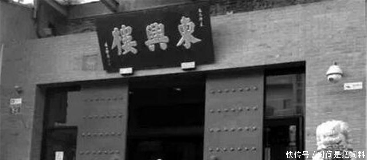 北平|北平解放官兵设宴庆功，险些被特务一网打尽，幸好有他及时赶到！