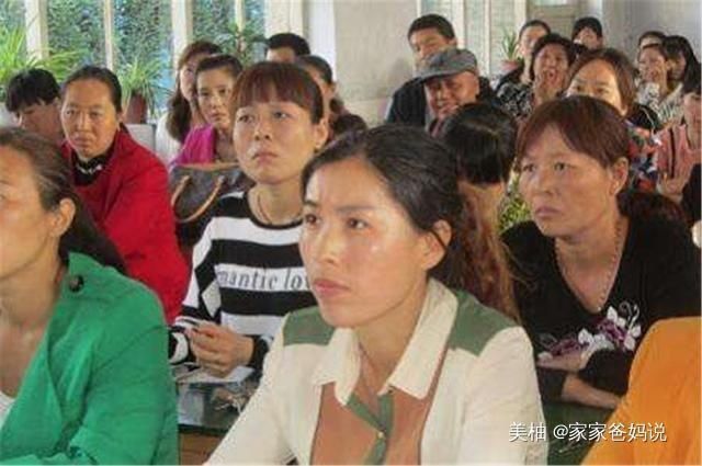 成绩|“请倒数第一名的家长发言”,妈妈三句话,让老师感到很惭愧