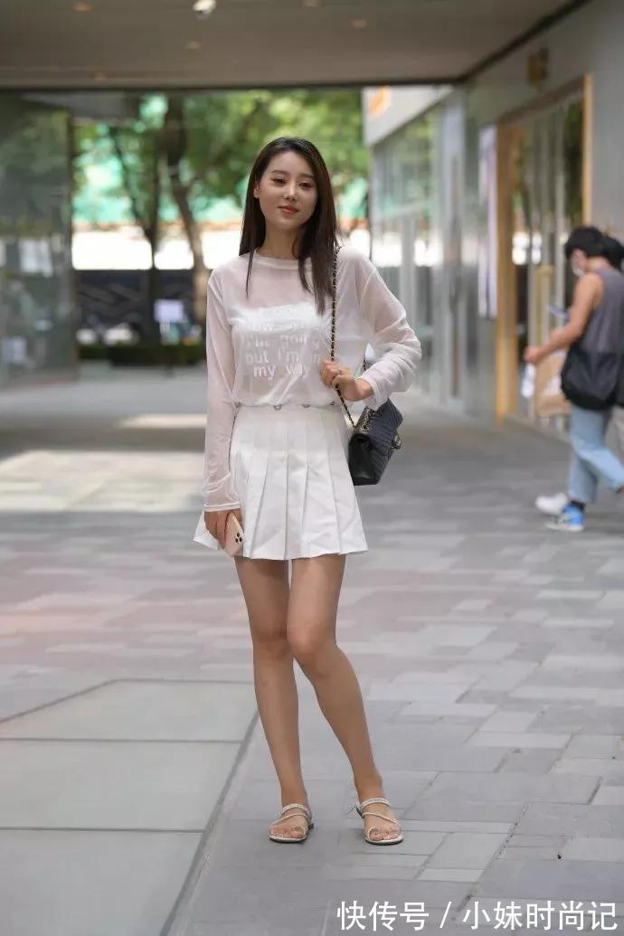 街拍:穿白裙的女生,清新甜美