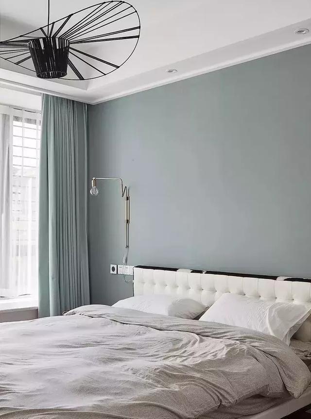 客厅|136平三室新房,全屋大白墙,内嵌式木质电视柜,层次感爆棚