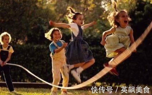 医生|老人说“贪睡孩子长得快”,是真的吗?医生:有道理但不全面