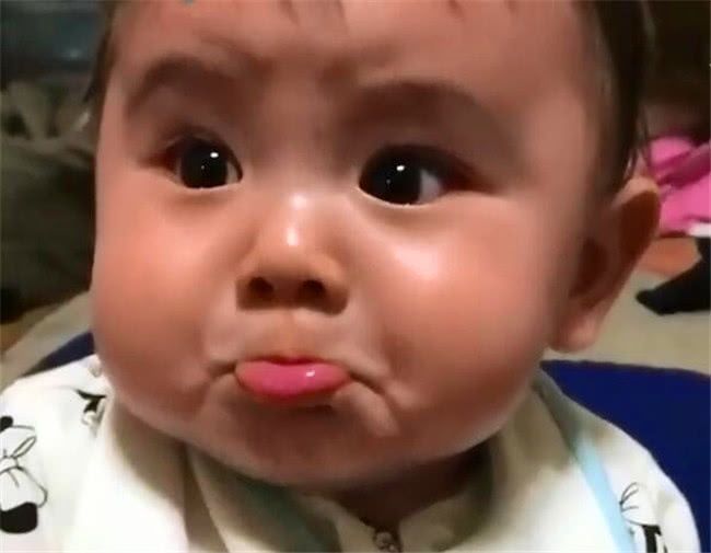 玲玲|半岁宝宝断奶第一天,晚上下班看到孩子的样子,宝妈心都要化了