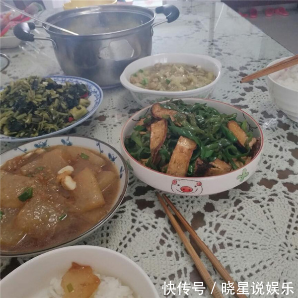 去二姑家吃饭,饭菜一扫而空,觉得她可以出去开家常菜馆了