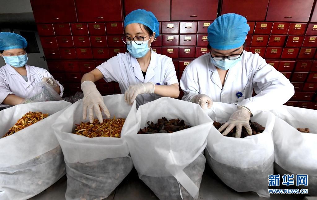 郑州市中医院|新华全媒+丨中药助力抗疫