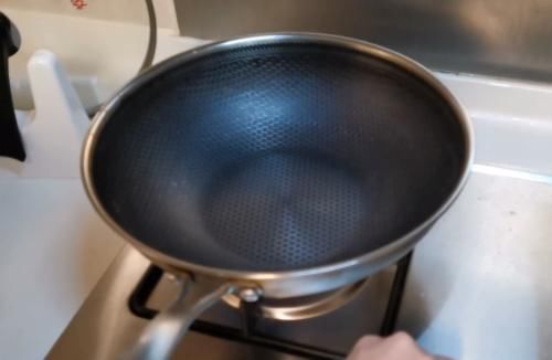 原来去猪皮毛这么简单,不用火烤不用手剃,简单一招,干净快速