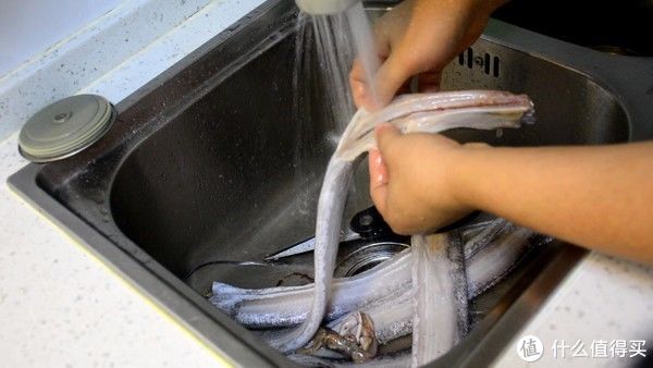 酥脆|炸带鱼，记住“3放2不放”，带鱼鲜香无腥味，金黄酥脆