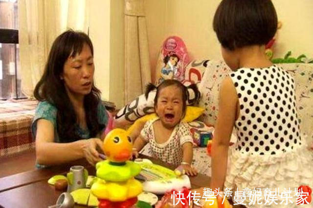 宝妈|二胎宝妈直言别给二宝穿旧衣服,父母省了钱,却“委屈”了孩子