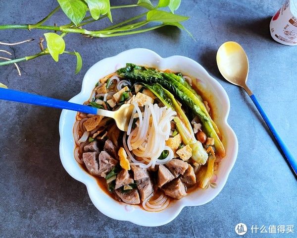 天冷，就爱这热乎乎的一锅，有肉有菜也有汤，好吃简单，过瘾极了