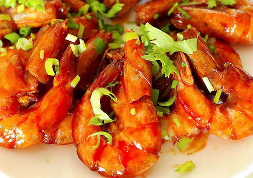 营养物质|周末孩子无肉不欢下雨天大虾降价甩卖,孩子多吃补铁长高,吃饭香