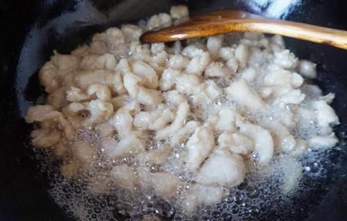 外行|熬猪油时,只加水是“外行”,学会这招,猪油雪白不腥,能放一年