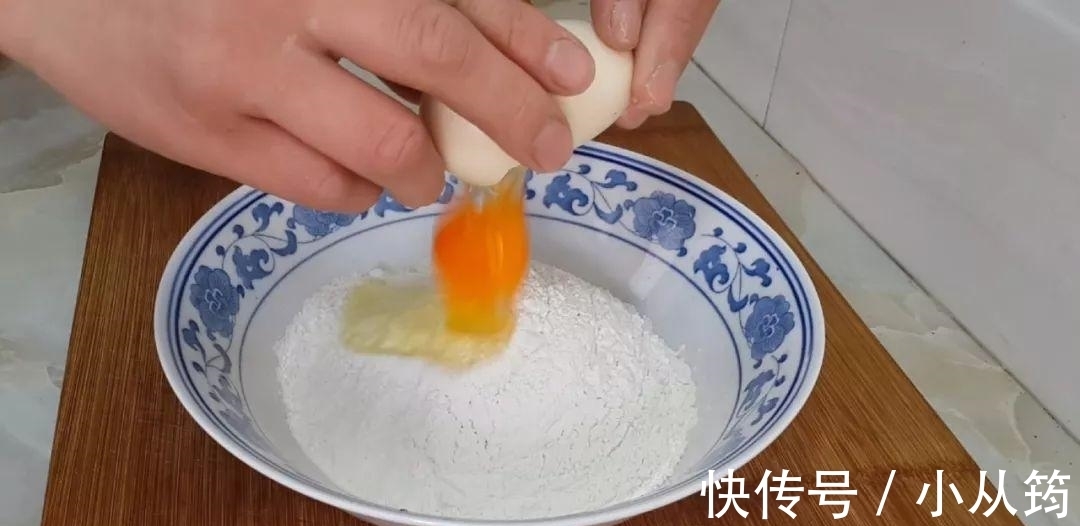 面团|面包又出新吃法,不用烤箱也能做,我家隔三差五做着吃,松软香甜