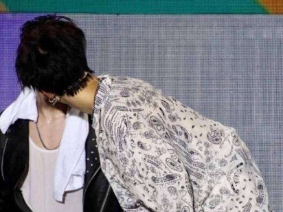 偶像练习生|明星搞笑错位照,明星感觉很是头疼,但是网友却笑的很开心