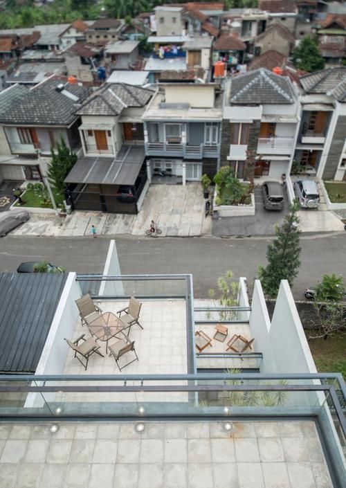 农村|农村自建房以后就学国外这样盖了,全村就我一家3个露台,满意!