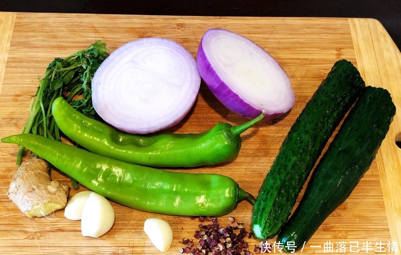 超地道的新疆椒麻鸡，又麻又辣还解馋，吃上一口就停不下来