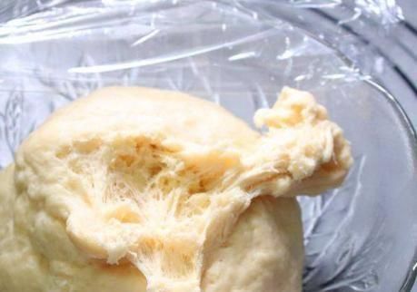 炸油条时,记住配方和3个小技巧,油条蓬松香酥脆,一次就做成功