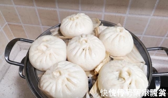 要想发面快,别只放酵母,面点师傅教你小窍门,10多分钟就发满盆