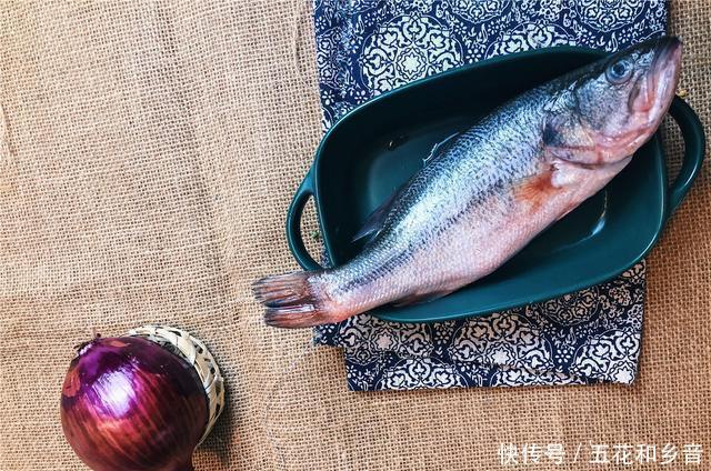 酱香|清蒸鲈鱼太老土了!试试酱香鲈鱼,停不下筷的美味