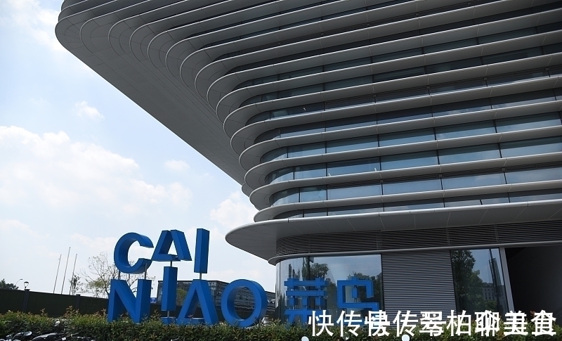 不用担心刘强东,邮政官宣新政后,该着急的是马云