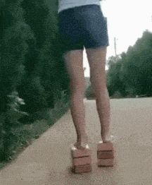 |搞笑GIF:三个老板看一个员工干活,这名员工辞职的心都有了