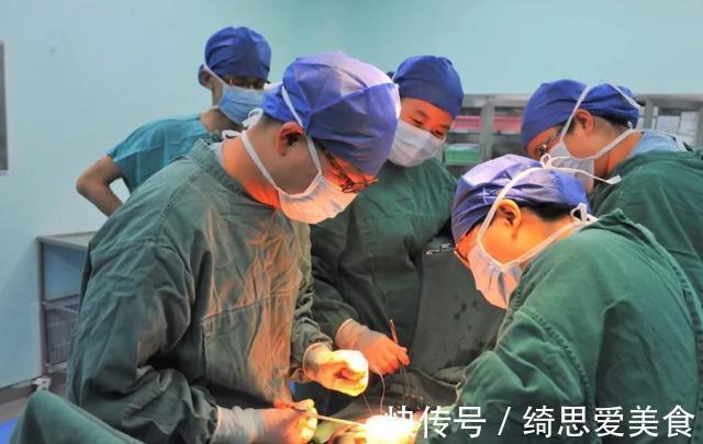 医生|“为啥让男医生给我剃毛，我要剖腹产！”医生：剖腹产也得剃毛