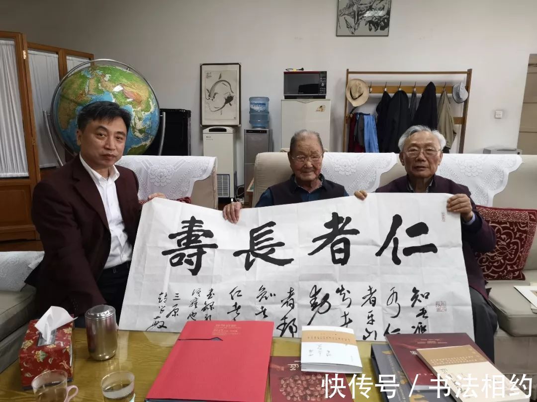 竖笔！他题写的“百年巨匠”，与众不同，形散神聚，意趣盎然，功夫字