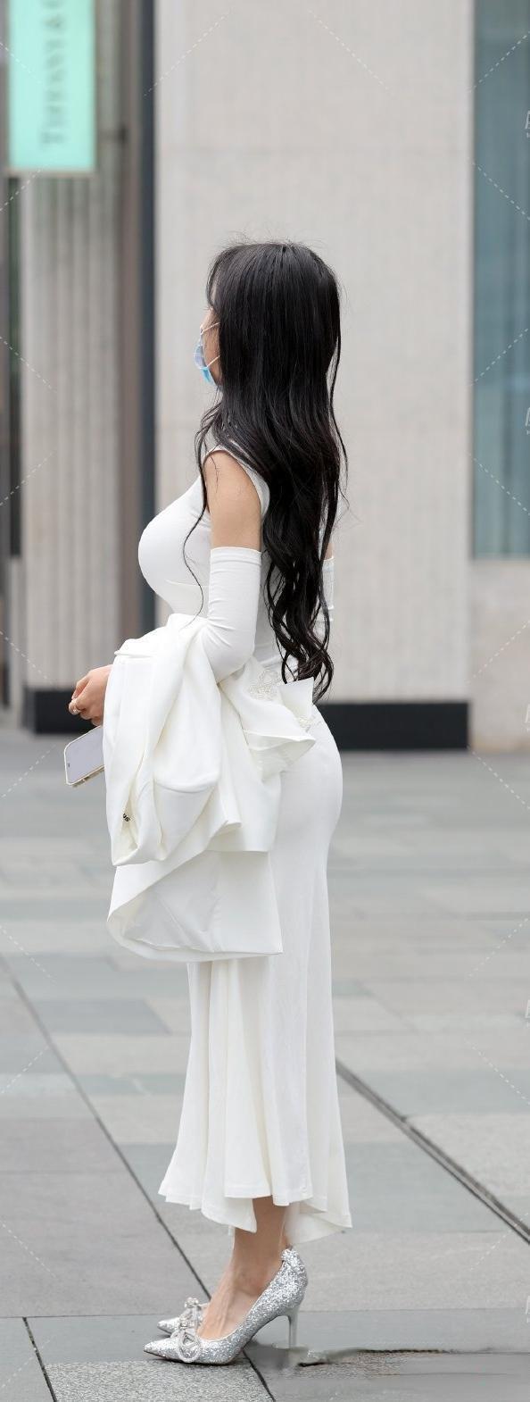 身材 贴身舒适的鲨鱼裤给人温暖时尚的感觉,穿出时尚风采,引人注目