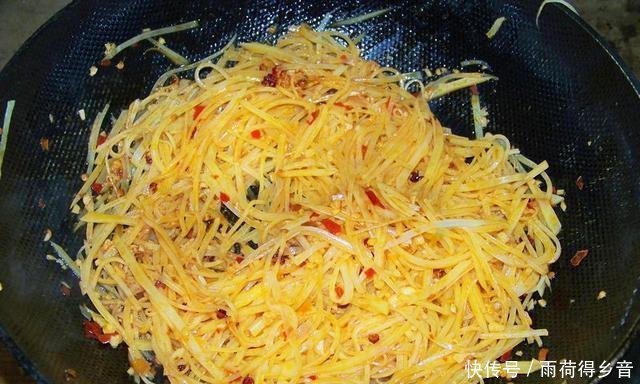 土豆维生素C含量,是苹果的7倍,可蒸着吃好,还是过油炒好