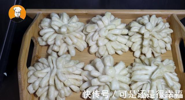 剂子|面粉别烙饼了,教你简单新吃法,松软有弹性,太香了