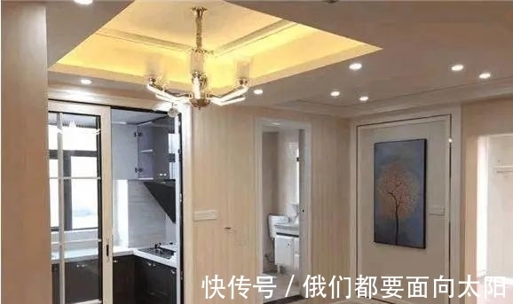 新房|闺蜜裸婚6年买新房，砸28万装修，镶金的电视墙我还是第一次见！