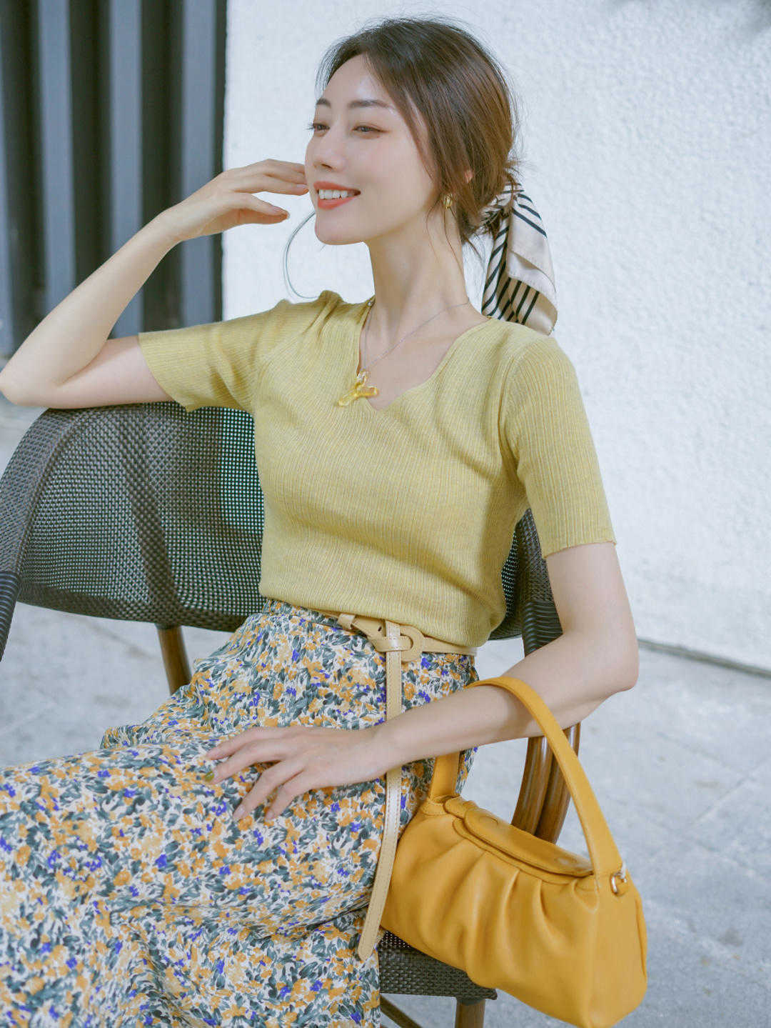 v领|被这些时尚惊艳了!最简单的针织衫,搭配出高级感,简约优雅