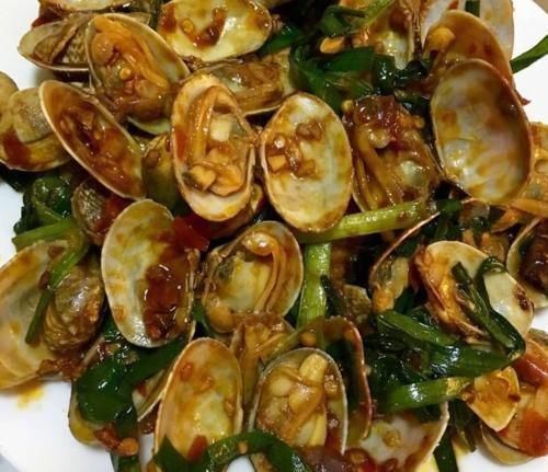加它炒的花甲比香辣花甲好吃,不辣但是鲜香让人很有食欲