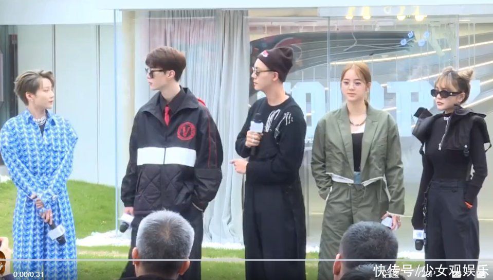 天鵝|“天鵝頸”有多重要？歐陽(yáng)娜娜周揚(yáng)青站在一塊，氣質(zhì)差距一目了然