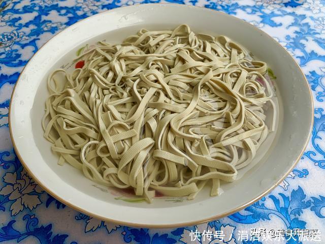 辣椒|凉拌豆皮怎么做好吃教你农家开胃下饭吃法,端上桌能多喝两杯酒