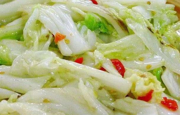 含有|白菜和三种食物一起吃，可能会不利于健康，赶紧告诉家里人