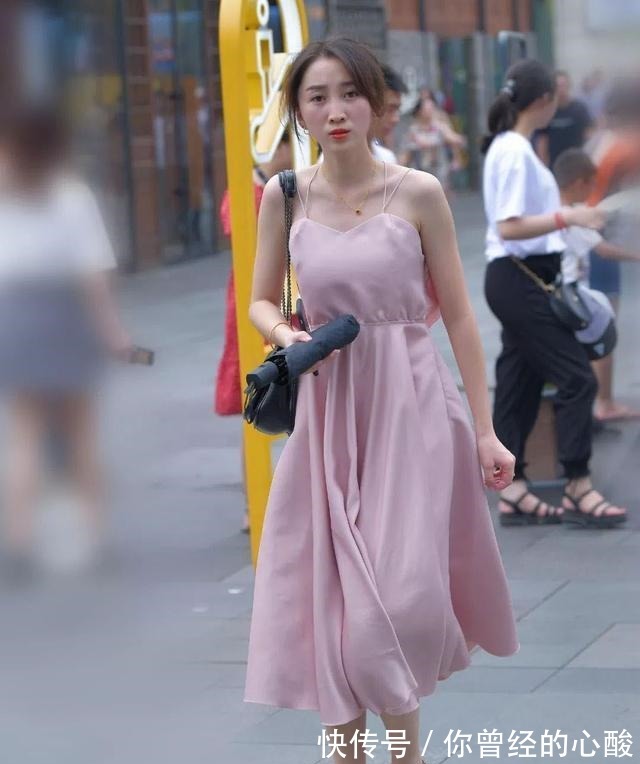 粉色 美女选择减龄的粉色系连衣裙搭配,展现时尚范儿!