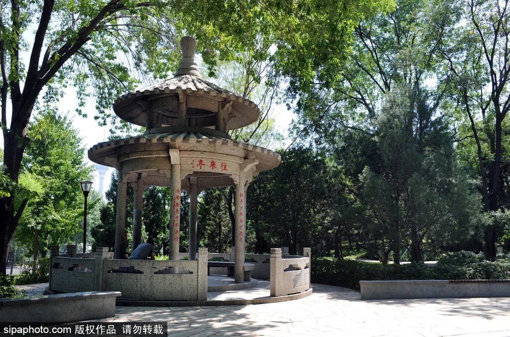 古塔|免预约免门票！京城闹市的“江南秘境”内竟有座明代古塔，蒸汽火车也“开”进来了