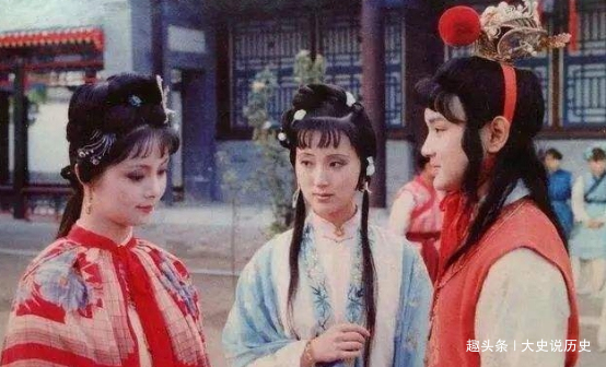 蓑衣$红楼梦贾府被抄,男丁都被发配充军,为何偏偏贾宝玉能被救出