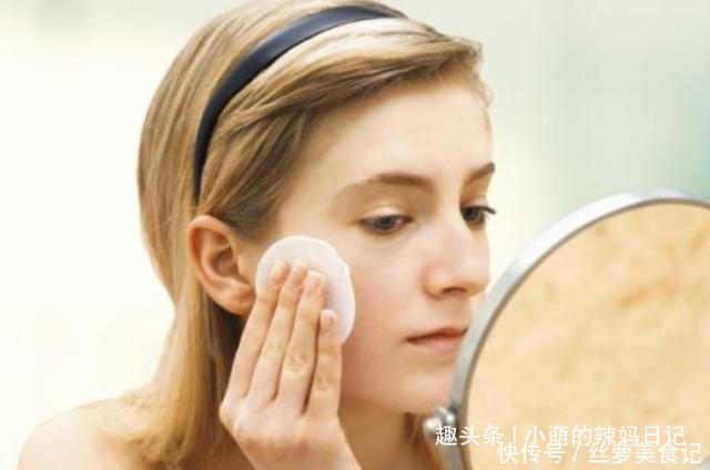 洗脸后，直接用手拍打爽肤水？怪不得皮肤差！这样做才是正确的