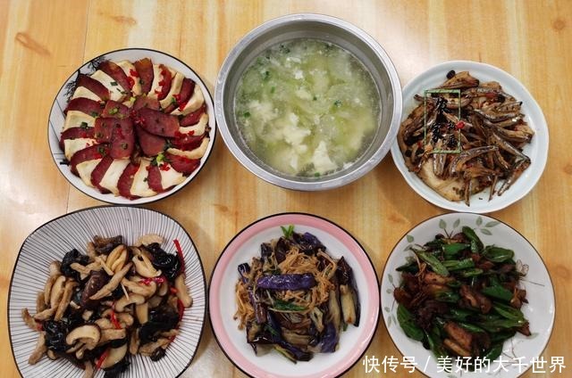 老父亲做的晚餐,饭菜一上桌,在朋友圈火了,网友满满的父爱!