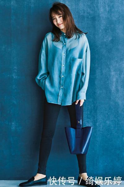 不仅品位高级!7种撘配,回答为什么藏青色的包比黑色更加百搭