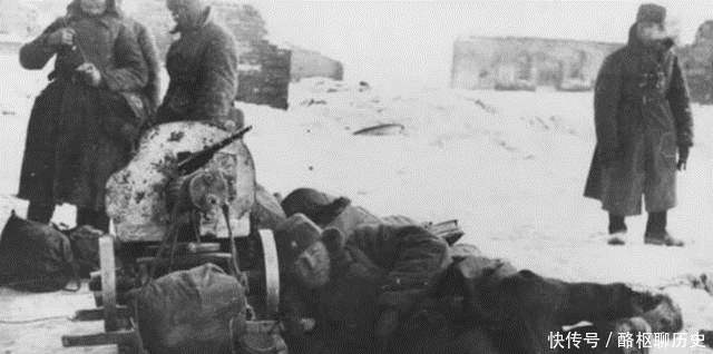 莫斯科的德|德军在莫斯科被冻成冰雕,为什么希特勒却还让德军原地坚守?