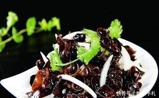 不说不知道,木耳和这几样食材同食,等于服毒,不要同食!