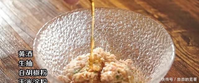 解锁爆汁豆腐新做法,油葱酥的加入,提升美食的灵魂