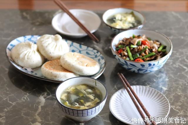 芝麻油|母女仨的午餐,瞬间走红朋友圈,网友:难怪孩子个高体形匀称