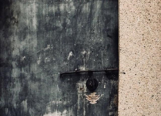 雾蒙蒙|蓝天和其他雾蒙蒙的雨门环使青铜绿